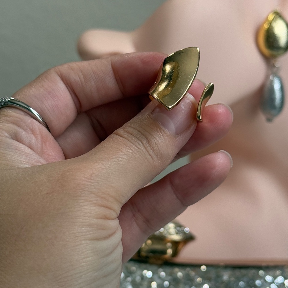 Trendy Gold Tone Texture Statement Ring | NEW - Picture 5 of 6